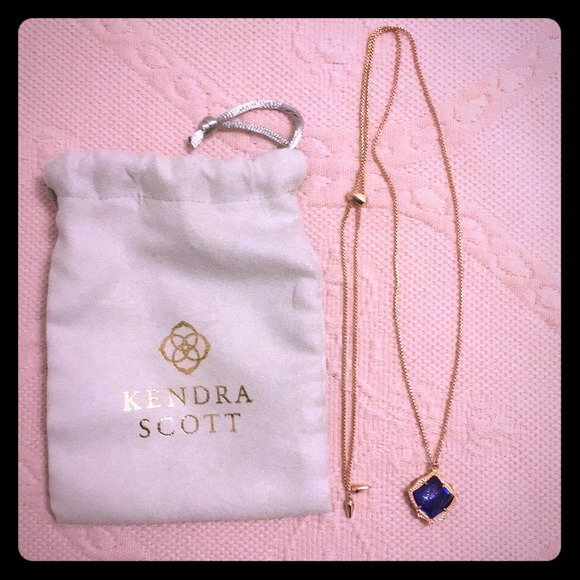 Kendra Scott rose gold pendant